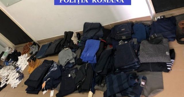 Goana după branduri. Hainele contrafăcute invadează piața