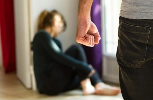 Și-a amenințat soția. S-a ales cu un ordin de protecție și dosar penal