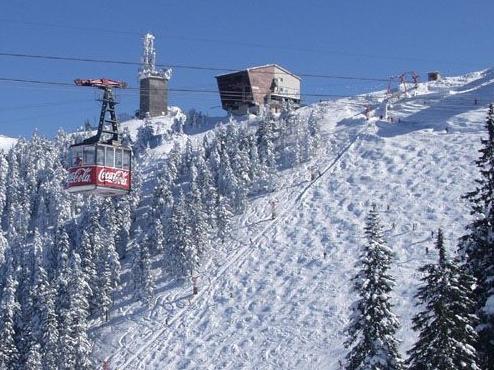 Brașov | VIDEO  Schior suspendat de telescaun