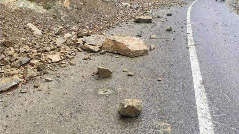 Atenție șoferi! Căderi de pietre pe DN 7 Sibiu – Râmnicu Vâlcea