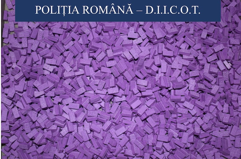 VIDEO | Cocaină și ecstasy. 8 persoane reținute după 17 percheziții