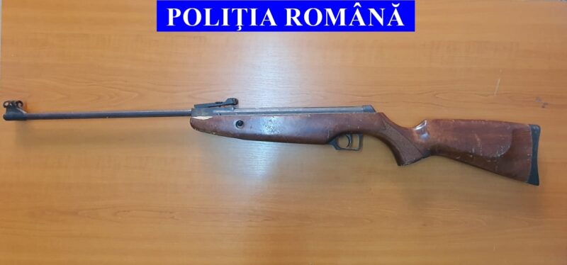 Armă introdusă în țară și deținută ilegal