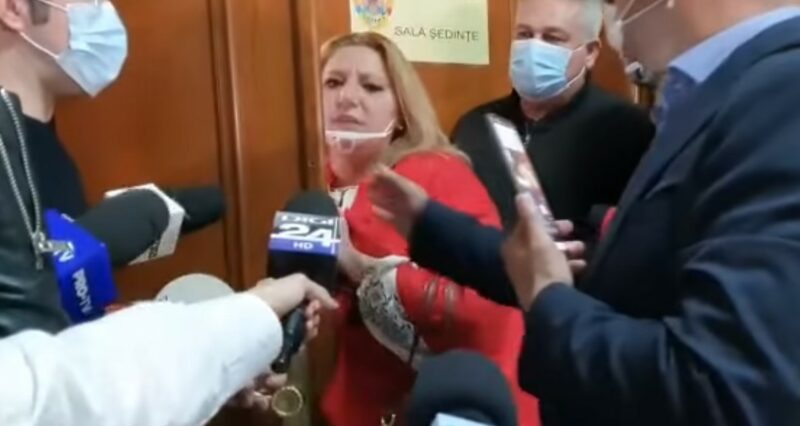 VIDEO | Senatul „pleacă” capul în fața Youtube din cauza gafelor lui Șoșoacă