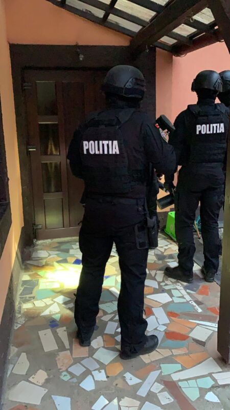 VIDEO | 20 de persoane la audieri. Peste 70 de percheziții, arme, muniție și braconaj