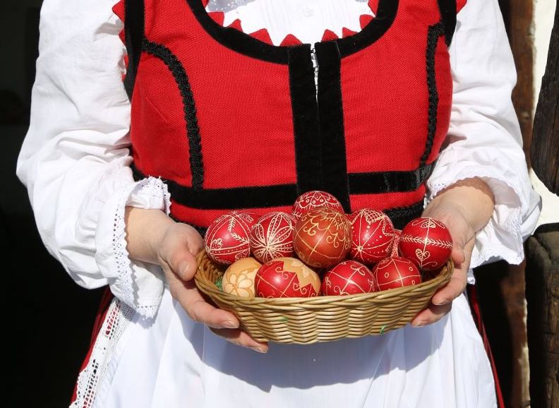 Muzeul Reghin și creațiile populare. Tehnici maghiare de încondeiat ouă