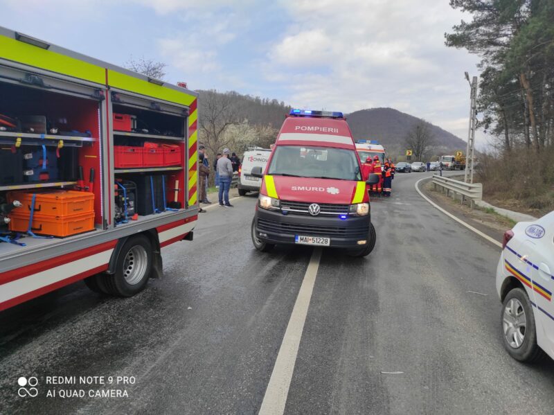 FOTO | Grav accident rutier. O persoană încarcerată