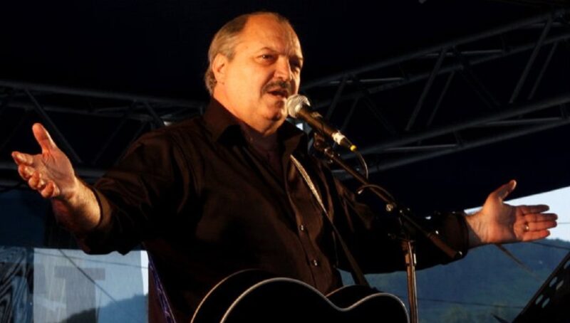 Folkistul Victor Socaciu diagnosticat cu COVID-19. Este internat la spital