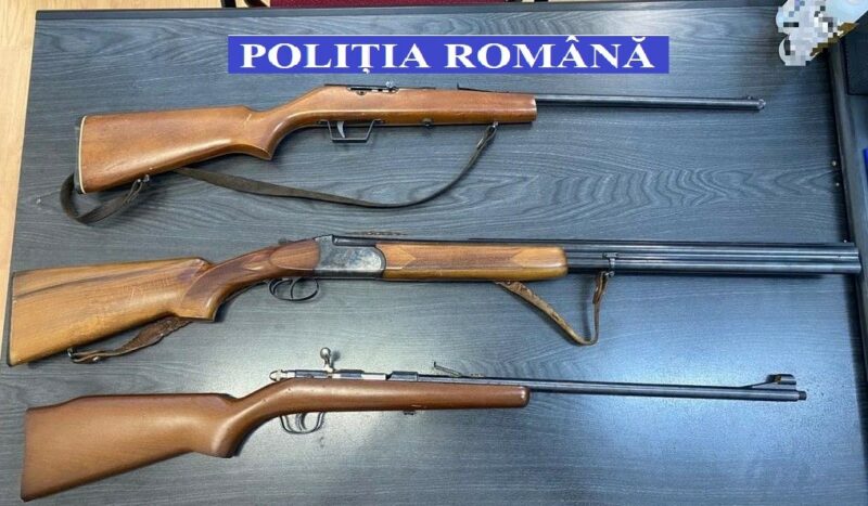 FOTO Cluj | Trei arme ridicate din locuința unui tânăr