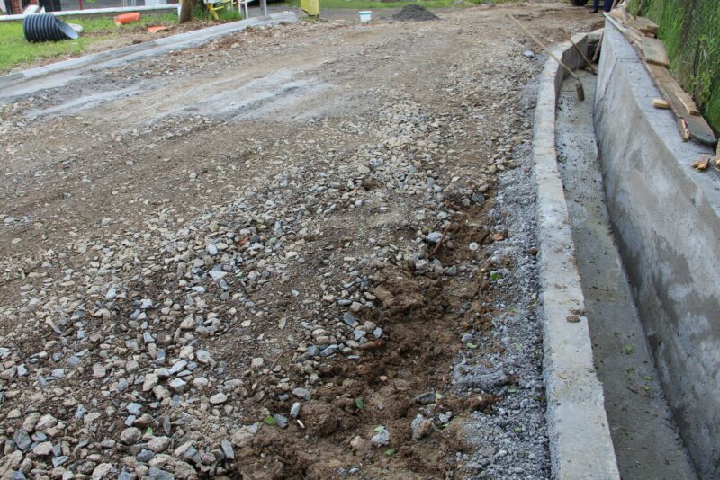 FOTO | Mai ușor cu cimentu’ pe scări! Hărnicia Primăriei Municipiului Zalău