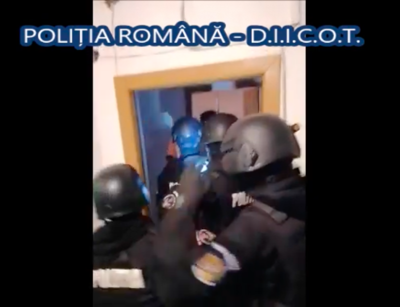 VIDEO Senzații tari! Trafic de droguri în Cluj, Alba și Brașov. S-a lăsat cu 34 de percheziții