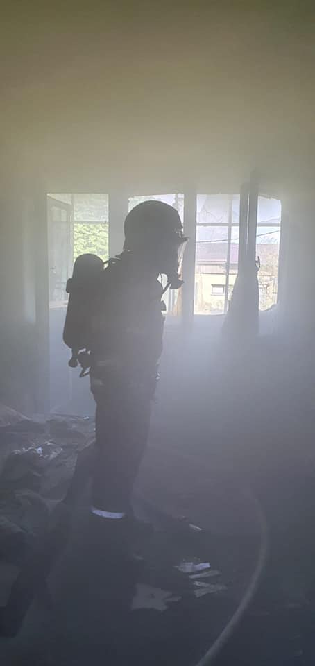 FOTO Satu Mare | Flăcări într-un bloc de pe Aleea Mircești