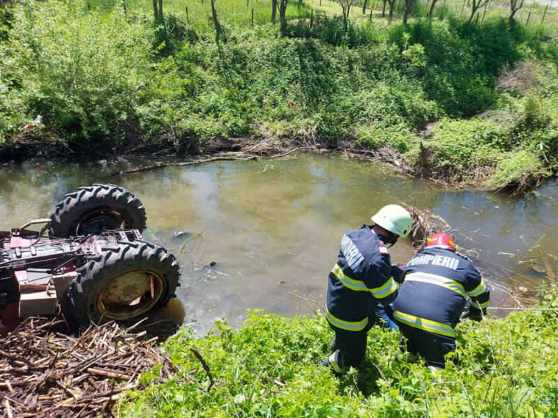 S-a dat de-a dura cu tractorul