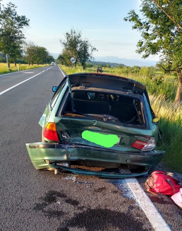 FOTO | Două mașini făcute zob. Au intervenit rapid pompierii