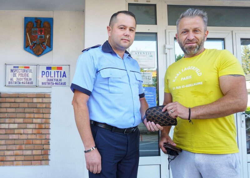 Bistrița | A găsit un portofel burdușit de bani. Ce a făcut după?