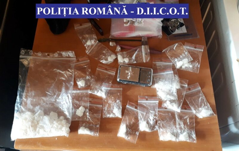 VIDEO/FOTO | Grupări de traficanți de droguri călcate de polițiști. Acționau în Cluj și Bistrița-Năsăud