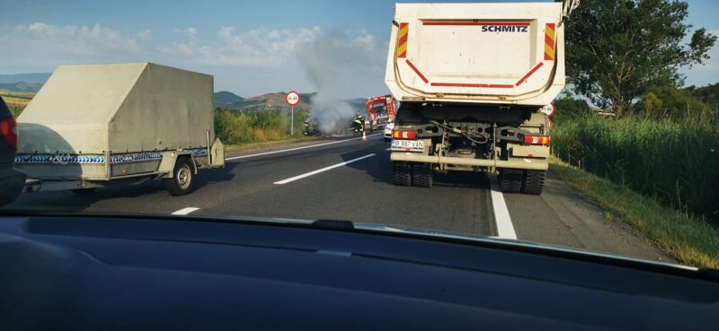 Cluj | Mașină cuprinsă de flăcări la ieșire din Huedin