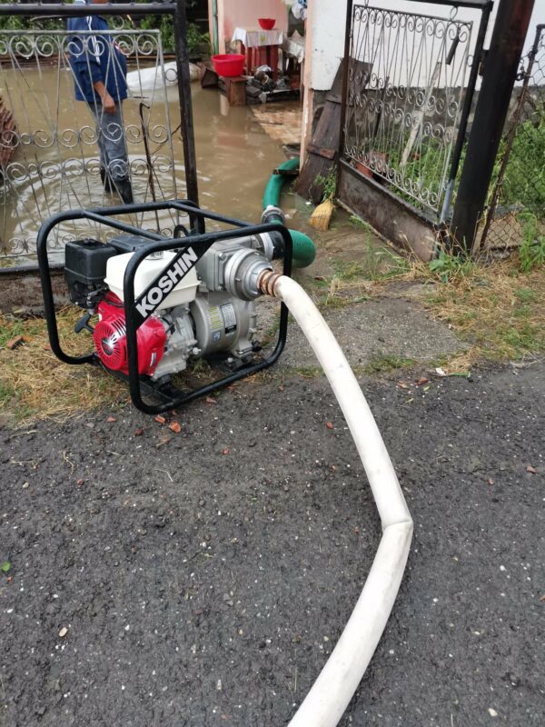 FOTO Mureș | Peste 70 de curți inundate în urma ploilor torențiale