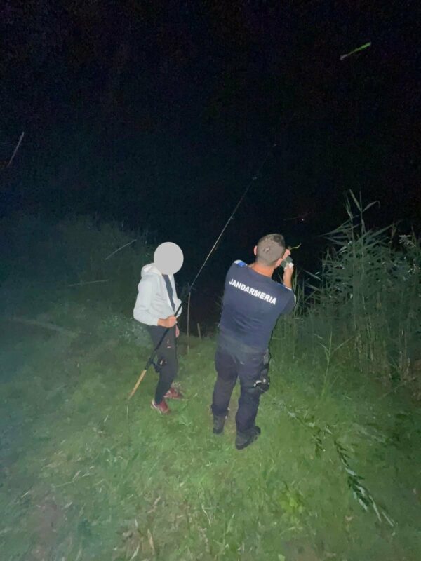 Jandarmii au trecut la verificarea pescarilor. S-a lăsat cu amenzi