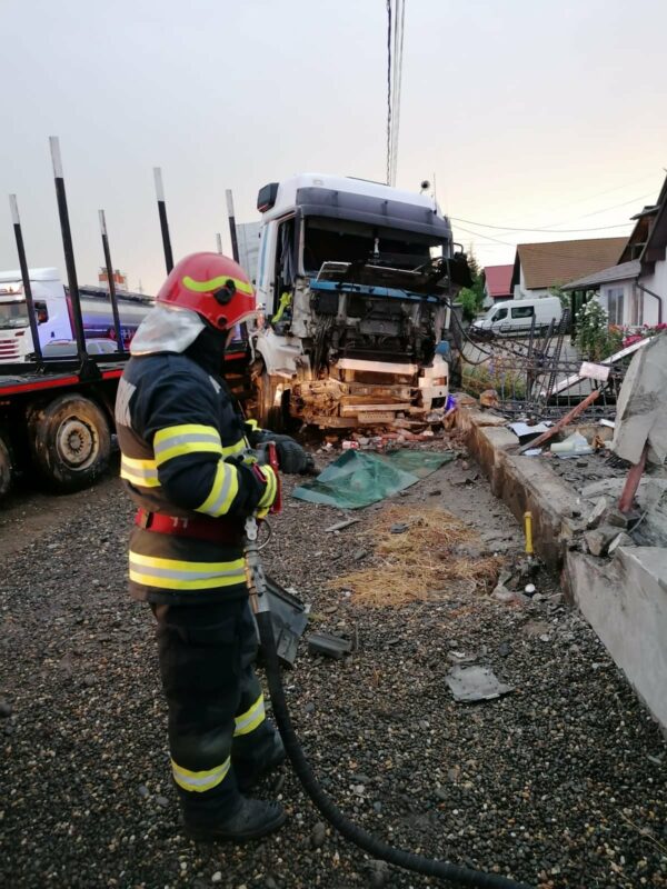 FOTO | A scăpat ca prin minune. Victimă a căzut un branșament de gaz