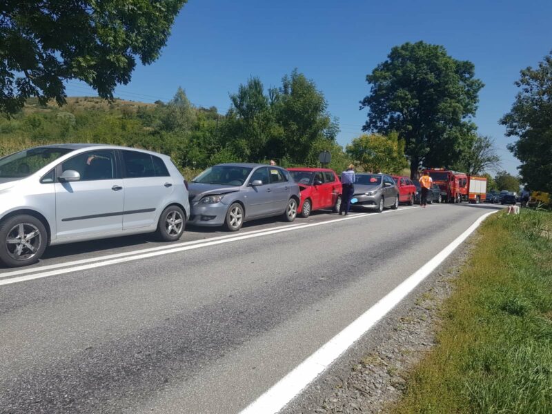 FOTO | Accident cu nu mai puțin de 9 mașini în Mureș. Carambol, nu glumă