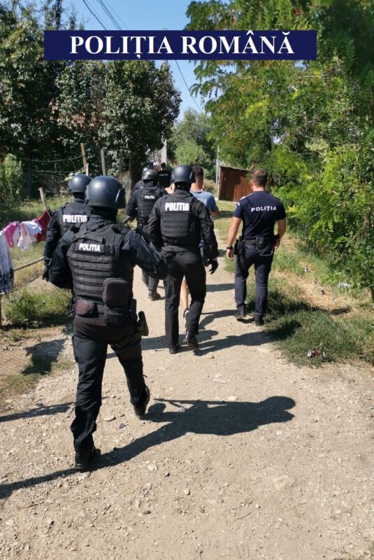 VIDEO/FOTO | Atacați de patru persoane. Agresorii ridicați cu trupele speciale