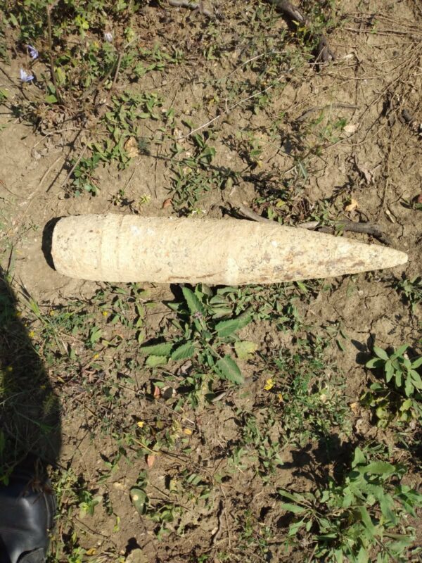 Muniție neexplodată descoperită în urma unor lucrări agricole