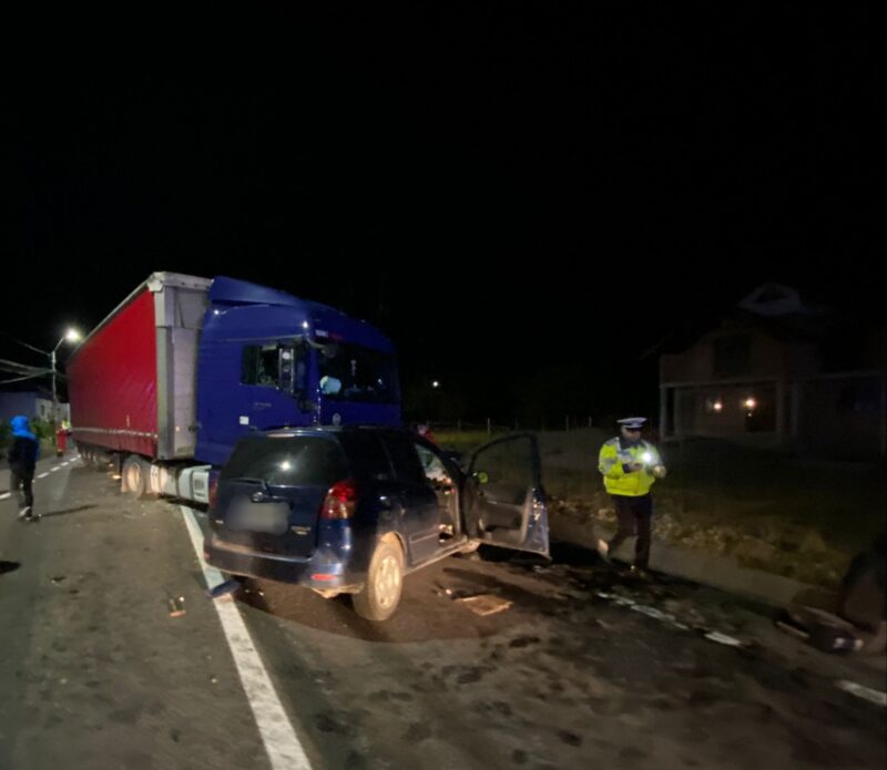 VIDEO/FOTO Accident mortal în Bistrița-Năsăud. S-a izbit violent de un camion