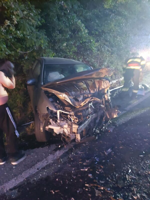 FOTO Mureș | Un alt incident în această dimineață. Cinci persoane implicate și două mașini distruse