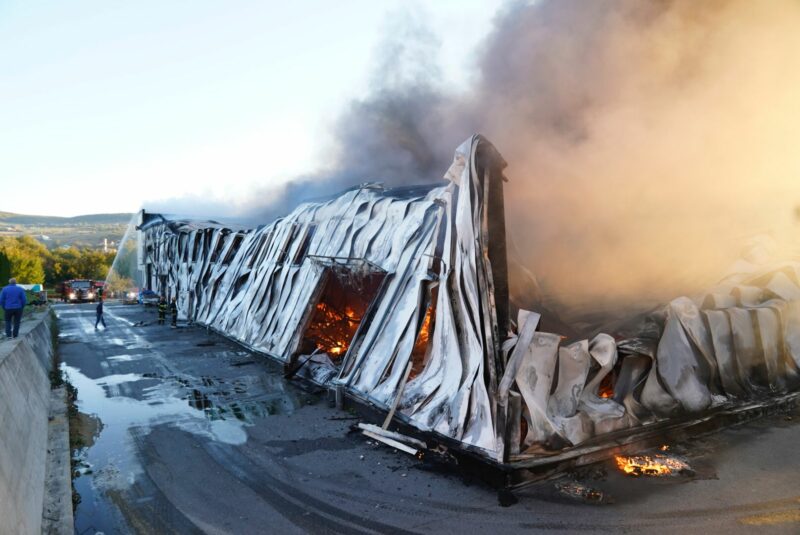 FOTO/VIDEO Cluj-Napoca | Incendiu în zona Tăietura Turcului. S-a emis mesaj RO ALERT