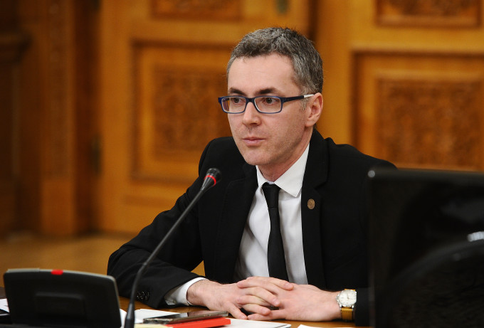 Proaspăt demisul Stelian Ion: „Premierul Florin Cîțu arată în seara aceasta încă o dată că nu are respect pentru lege”