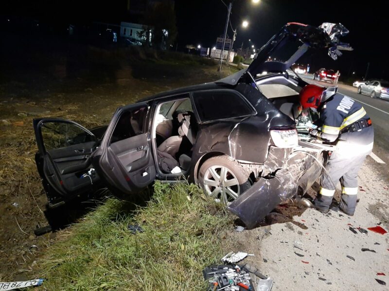 FOTO Accident în Jucu, Cluj. O persoană primește îngrijiri medicale
