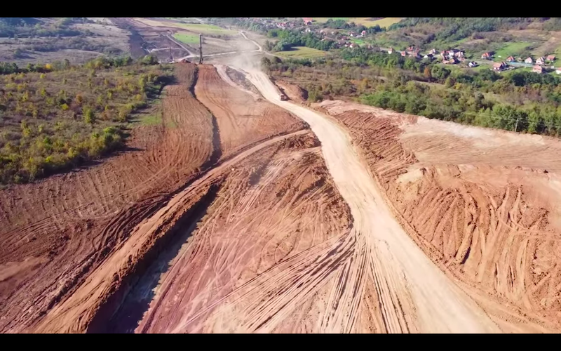 VIDEO | Alunecare de teren pe Autostrada Transilvania, aproape de Sâncraiu Almașului