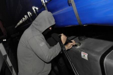 Hoții au lovit în zona Baia Mare. Au sustras sute de litri de motorină