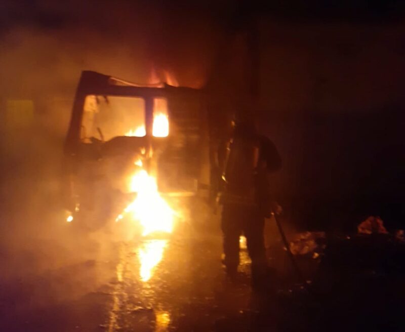 FOTO | Nu mai puțin de șapte incendii în Mureș. Focul a distrus inclusiv cabina unui camion