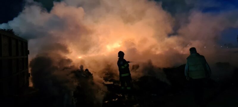FOTO Bihor | Incendiu stins după cinci ore. Cauza ar fi fost fumatul în locuri nepermise