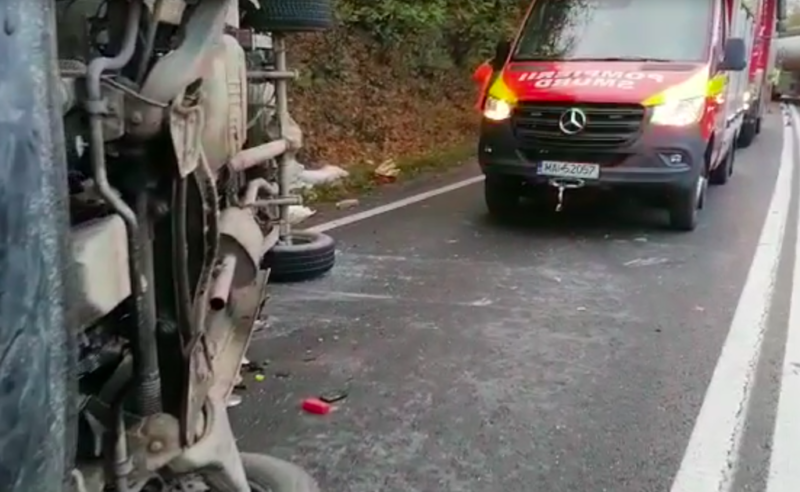 VIDEO Cluj | Microbuz răsturnat. Șase persoane transportate la spital