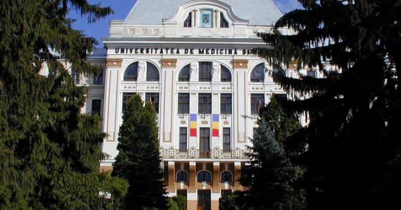 Obligativitatea vaccinării sau testării studenților din cadrul Universității de Medicină din Târgu Mureș, suspendată de Tribunalul Suceava