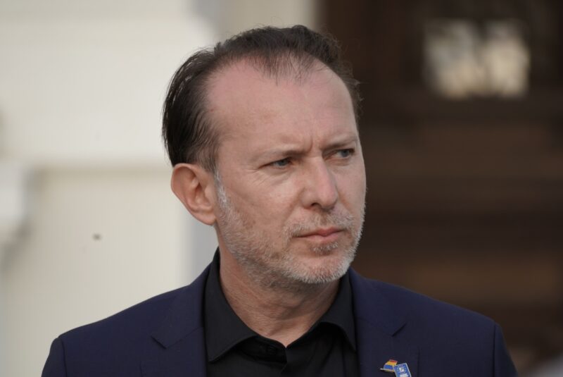 PNL vrea guvern majoritar. Deschide discuțiile cu USR