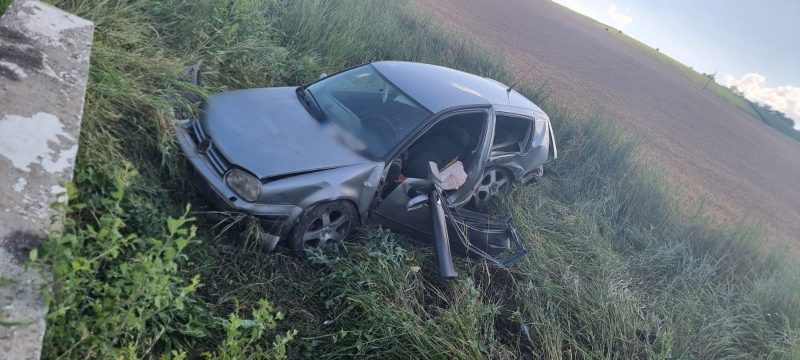 Accident rutier la ieșirea din Cojocna: Tânărul pierde controlul mașinii după o depășire.