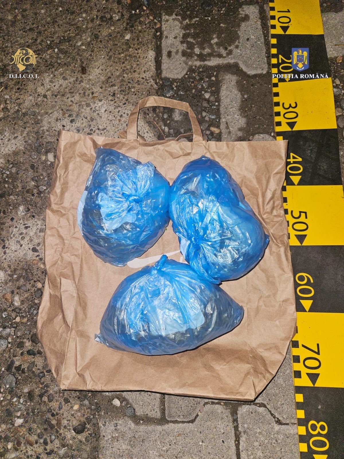 MUREȘ | Prins cu un kilogram de droguri în mașină