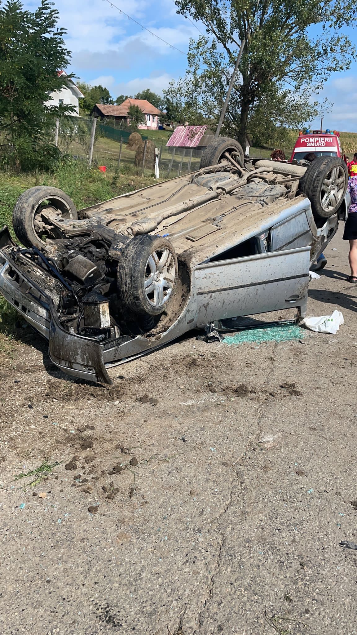 BISTRIȚA-NĂSĂUD | Accident mortal. Mașină răsturnată în afara drumului