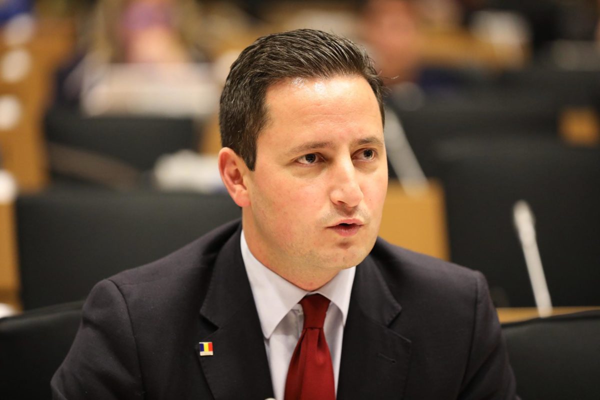 Eurodeputat român cere creșterea cu 150 de euro a burselor studenților Erasmus