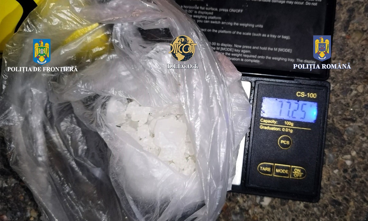 Prins cu gramele de cristal în mașină