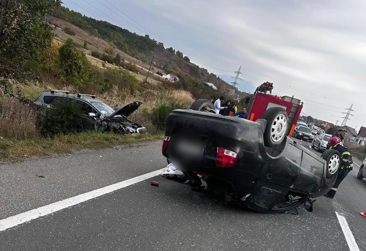 Mașină răsturnată. Unul dintre șoferi era băut