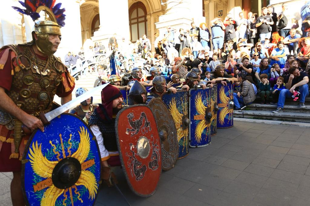 Istoria antică a inundat pe viu Muzeul Național de Istorie a României. Legionari romani, gladiatori, daci & demonstrații militare