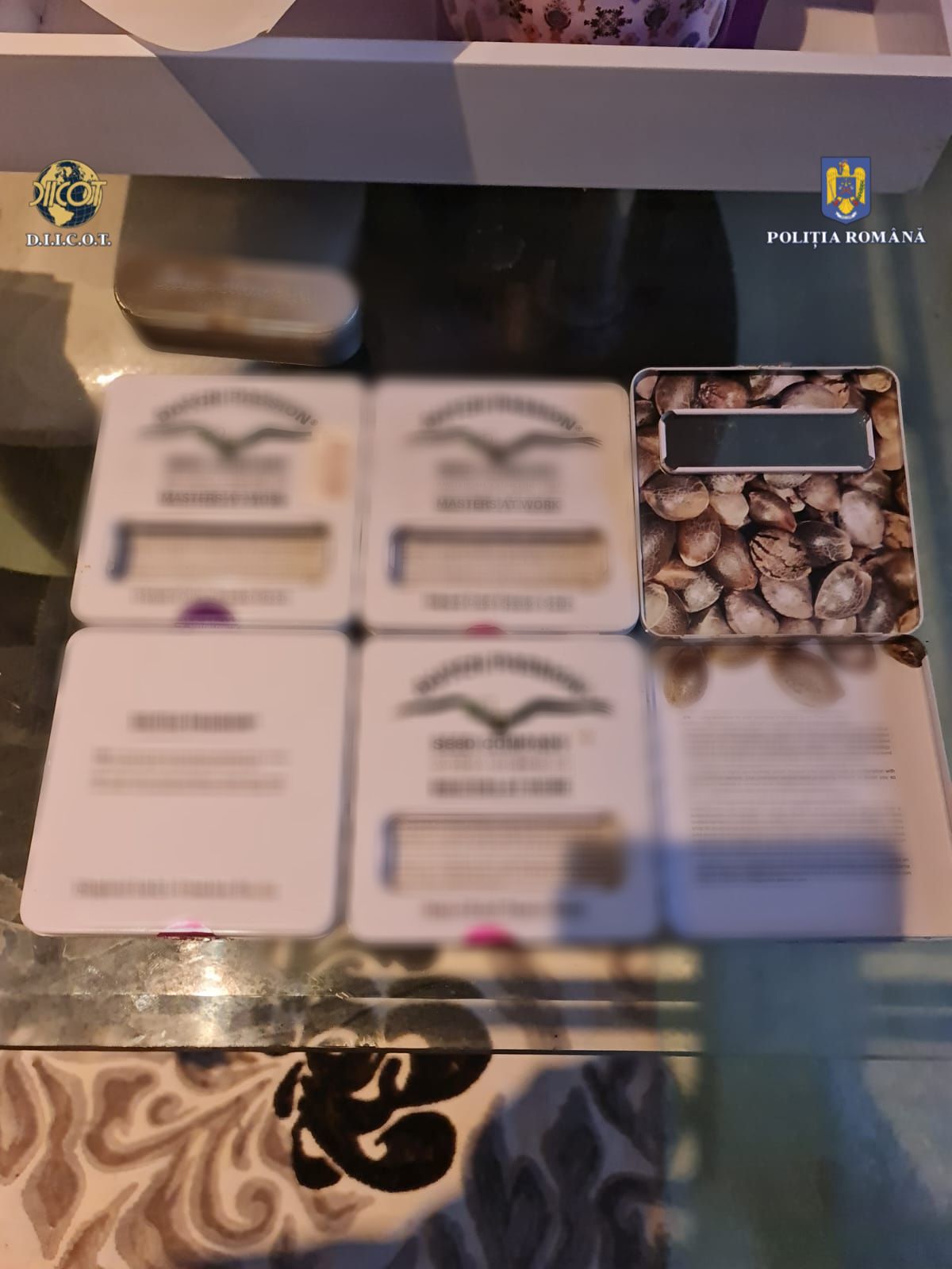 Trei persoane reținute pentru trafic cu droguri de risc