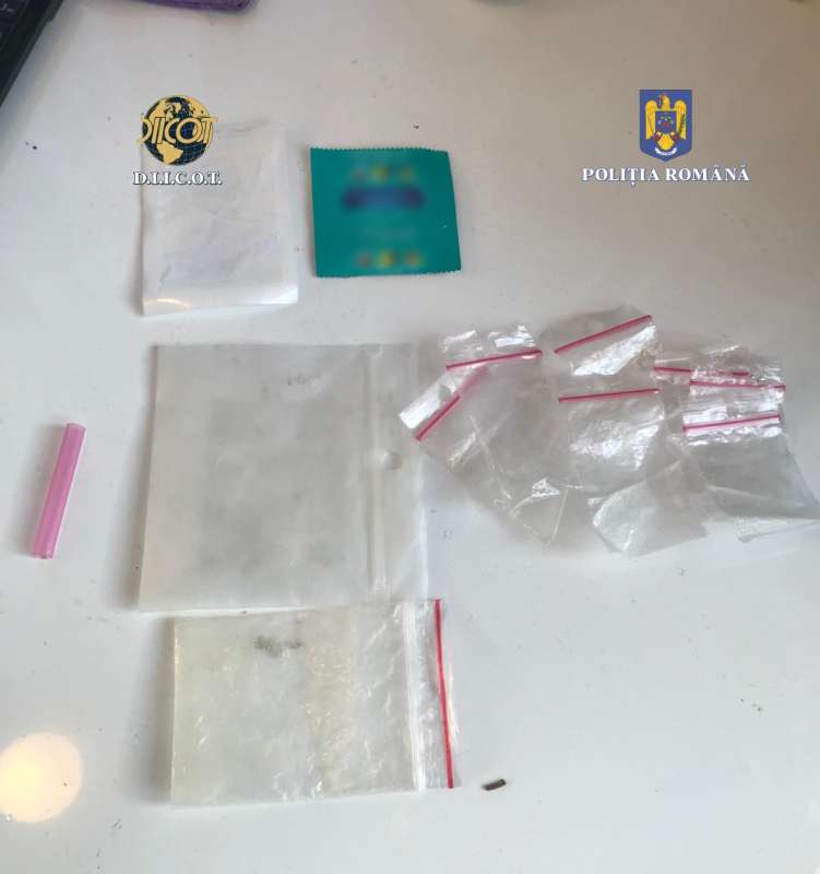 Trafic de droguri și viol asupra unui minor – Două persoane arestate preventiv de DIICOT