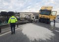 Cisternă cu var răsturnată pe A3