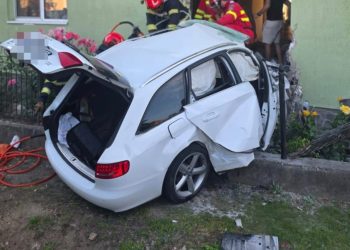 Accident rutier grav în Cătălina: Șofer încarcerat, intervenție de urgență a pompierilor băimăreni