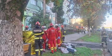 Incendiu la un apartament din Baia Mare. Un bărbat de 63 de ani a suferit arsuri grave
